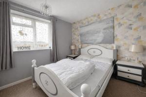 Fantastic Chalet In Hemsby Near To The Beach In Norfolk Ref 18167B