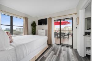 Volcano Bay View 2 Bed 2 Bath Penthouse