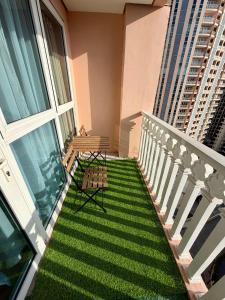 Sunset View in Venice Grand Canal Mall Suite, Pet Friendly, Walking distance to Venice Mall, 5 mins away to BGC