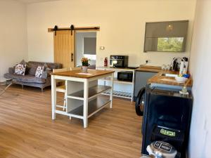 Bespoke 1 Bedroom Barn by Stansted Airport & Holiday Parking