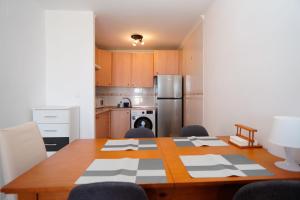 Apartamento para 4 con vistas al mar, Piscina, parking y WiFi
