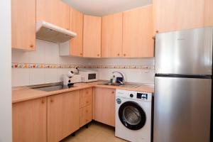 Apartamento para 4 con vistas al mar, Piscina, parking y WiFi