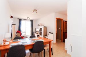 Apartamento para 4 con vistas al mar, Piscina, parking y WiFi