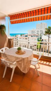 Air-conditioned 2-bedroom apartment with pool and beach access
