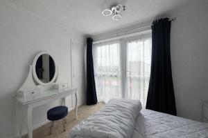 8 Berth Chalet To Hire In Hemsby Near Hemsby Beach Ref 18117B