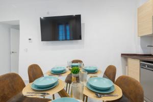 Spacious 2BD 2BTH with patio – Central and quiet