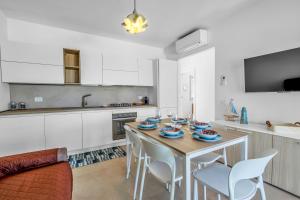 Exclusive White Residence - With Pool - Sea View