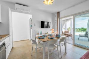 Exclusive White Residence - With Pool - Sea View