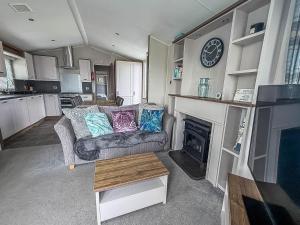 Superb 6 Berth Caravan At Broadland Sands Holiday Park In Suffolk Ref 20025Cf