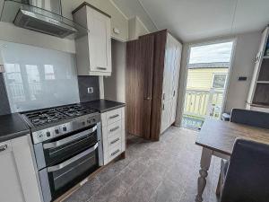 Superb 6 Berth Caravan At Broadland Sands Holiday Park In Suffolk Ref 20025Cf