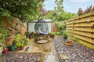 Host & Stay - Scaife Gardens