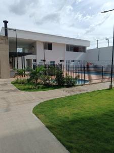 Apartamento cómodo, cerca aeropuerto, Wifi