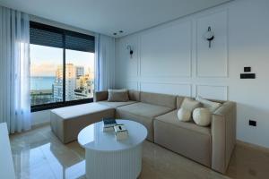 Modern Luxury Apartment with Panoramic Sea Views