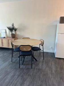 APPARTEMENT COSY TERRASSE avec ACCES PISCINE