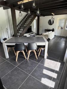 Villa pour 10 pers, piscine chauffée, 8 mins des plages