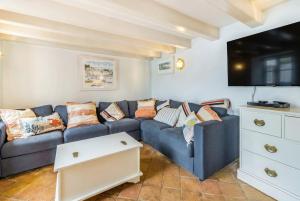 Quay Cottage - Waterfront Cottage in Dittisham, Sleeps 8
