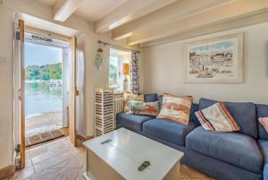 Quay Cottage - Waterfront Cottage in Dittisham, Sleeps 8