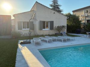 Maison au calme avec piscine dans le SUD