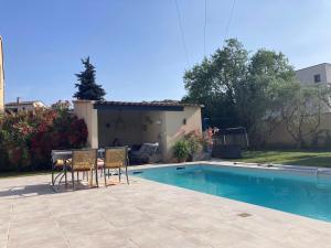Maison au calme avec piscine dans le SUD
