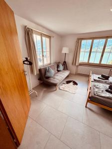 Chalet Luna - Lake Apartment by Lake Brienz