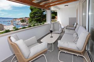 PORTO VISTA Holiday Home with pool - Bol Center