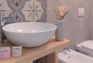 Lake Como 2 min - Suites near the Station - Wifi and AC