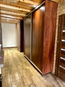 Dom nad jeziorem z prywatną plażą i prywatną przestrzenią 20000m2
