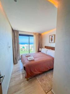 Superb ocean-view apartment 2 minutes from the TGV train station