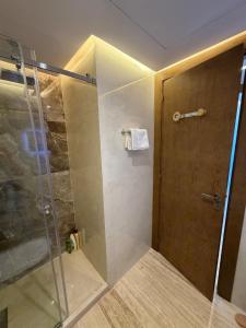 Superb ocean-view apartment 2 minutes from the TGV train station