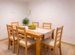 Bright & Cozy Apartment Near CHU & Beach Access