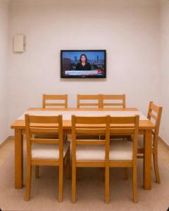 Bright & Cozy Apartment Near CHU & Beach Access