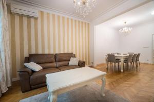 Stylish 2 bdrm, 5 guests, Serdika mall, Oborishte
