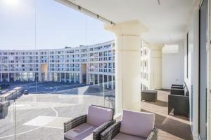 Crescent Luxury Retreat - Seafront Apartment Scala M