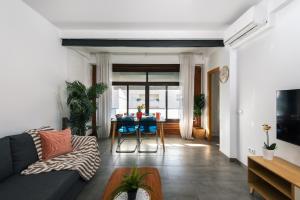 SOLYMAR SQUARE 2, 2 beds Apartment with Aircon and wifi