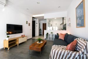 SOLYMAR SQUARE 2, 2 beds Apartment with Aircon and wifi