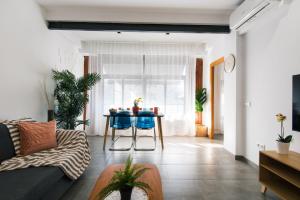 SOLYMAR SQUARE 2, 2 beds Apartment with Aircon and wifi