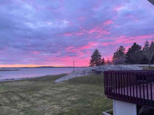 Entire oceanfront apartment near Peggys cove
