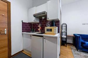 Earls Court Apt Sleeps 3 with Private Entrance