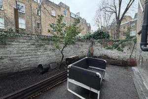 Earls Court Apt Sleeps 3 with Private Entrance