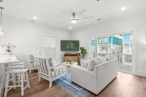 Coastal Mod-Steps to Beach-Pet Friendly
