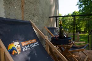 Glamping & Farm Zlaté Podlesí - Letní stáj v konírně