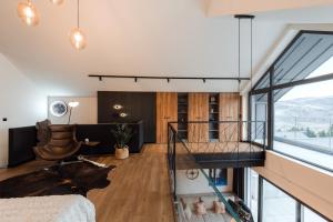 FORT HILL M2 Luxury Apartment - Private Jacuzzi & Mountain View
