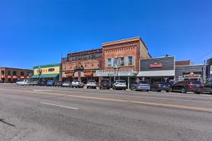 Black Hills Basecamp: 2 Historic Dtwn Custer Apts
