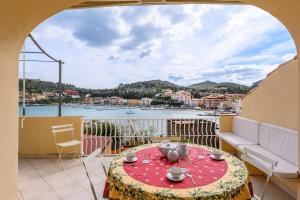 Elegante affaccio sul mare - By LinkHouses