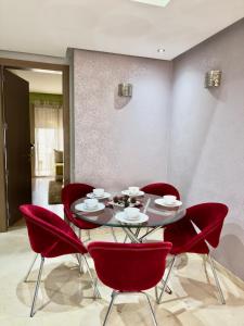 Spacious apartment, swimming pool, close to the medina