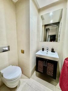 Spacious apartment, swimming pool, close to the medina