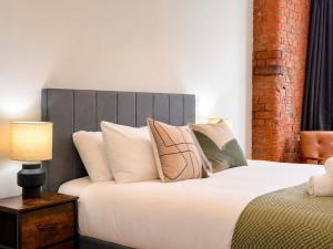 Sleeps 6 - 2BR Stay - Free Parking - Manchester