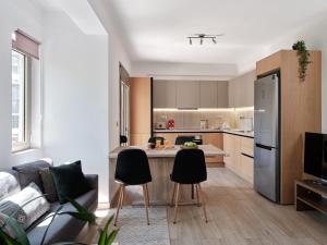 ModernPastel Apartment - Private Parking,Near the Old Port
