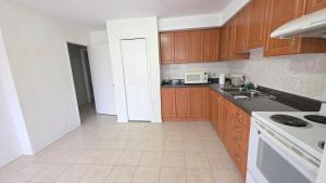 Private & Bright 2-bedroom, Midtown Toronto