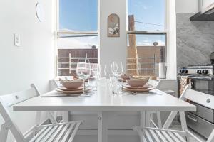 Modern 2BR Near LaGuardia & Subways